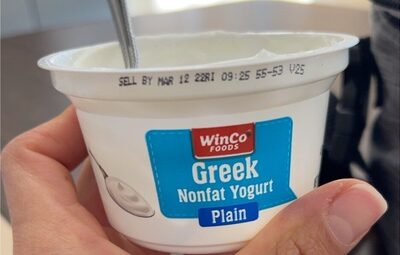 Winco Greek nonfat Yogurt Straberry 150 g